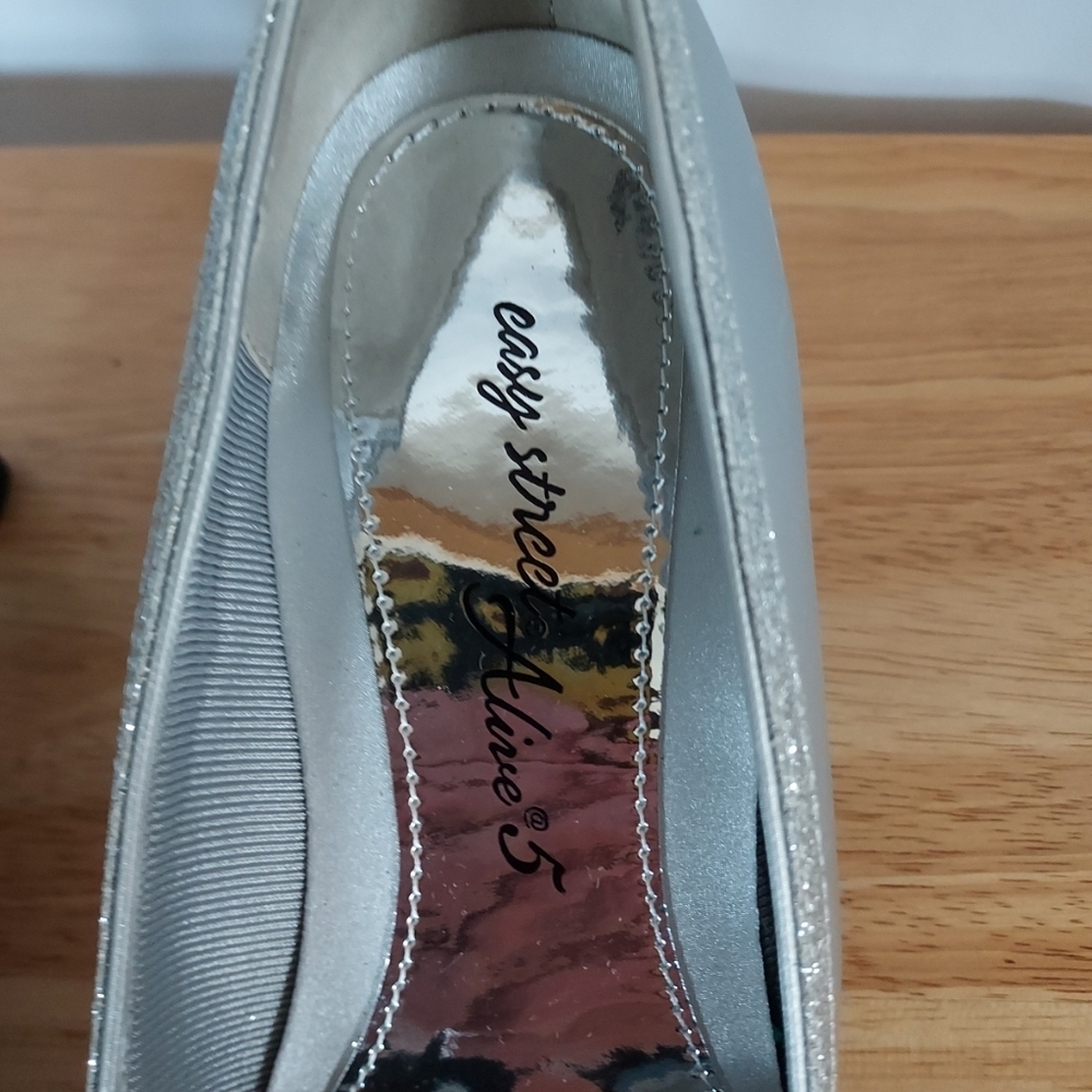 Womans heels - Picture 3 of 6